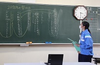 学習内容を発表する様子