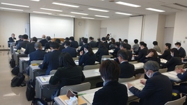 写真：報告会会場の様子