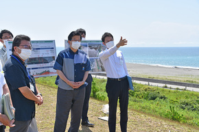 移動知事室（海岸防潮堤視察）