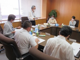 写真：委員会の様子